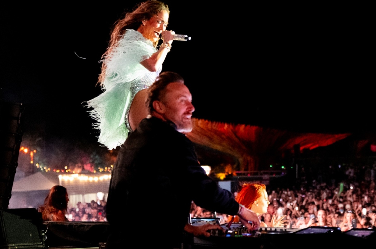 Jennifer Lopez surpreende no Coachella com DJ David Guetta