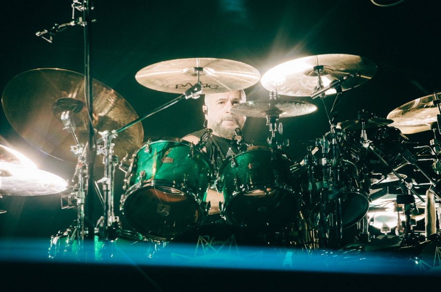 John Dolmayan, do System Of A Down, retorna ao Brasil para turnê de autógrafos da HQ 'ASCENCIA'