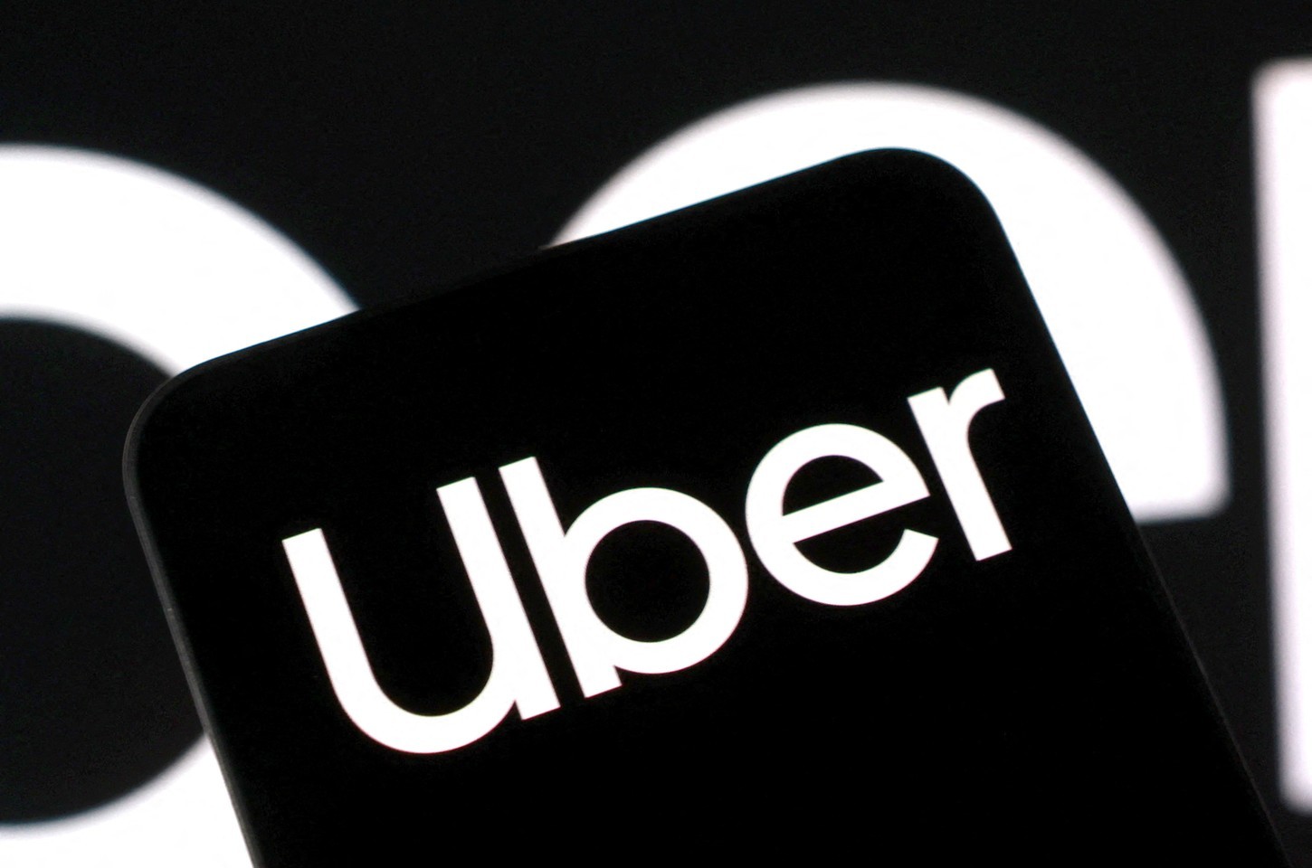 Justiça condena Uber a indenizar líder religiosa por intolerância em João Pessoa