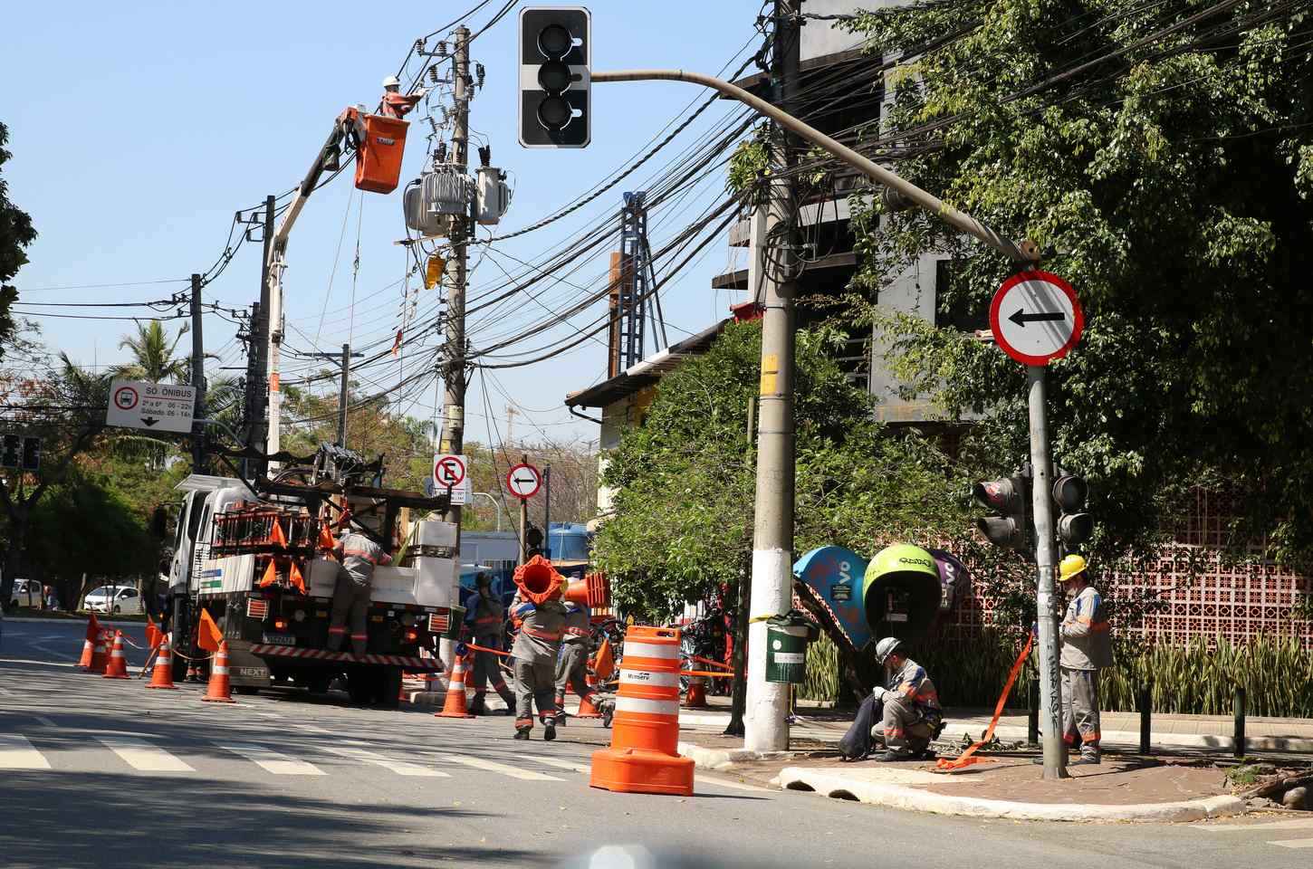 Justiça de São Paulo dá prazo de 12 horas para Enel restabelecer energia