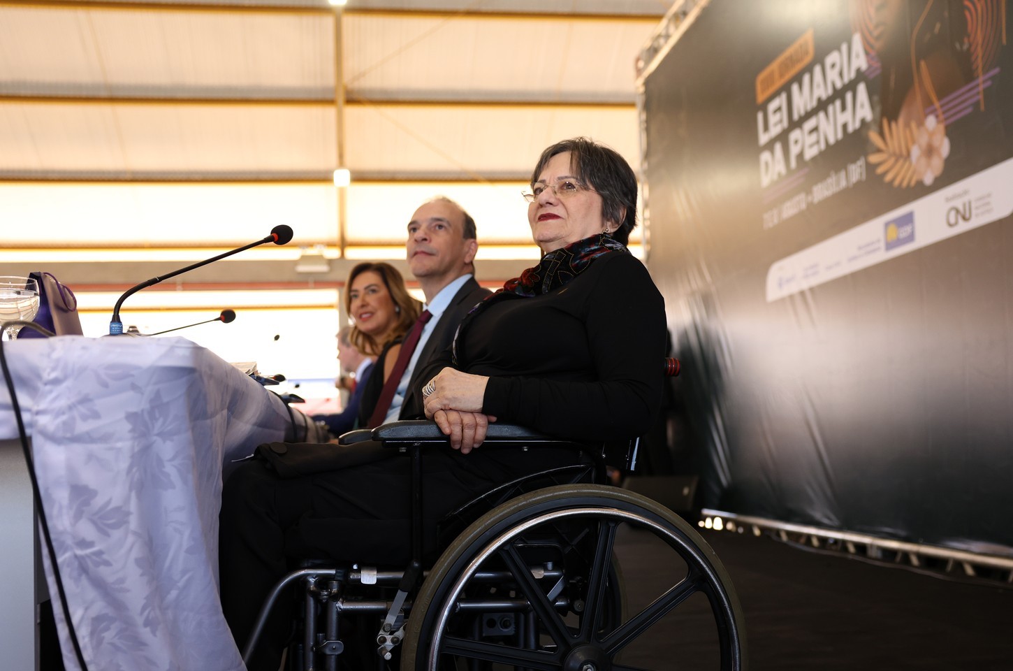 Justiça do Ceará torna réus quatro por campanha de ódio contra Maria da Penha