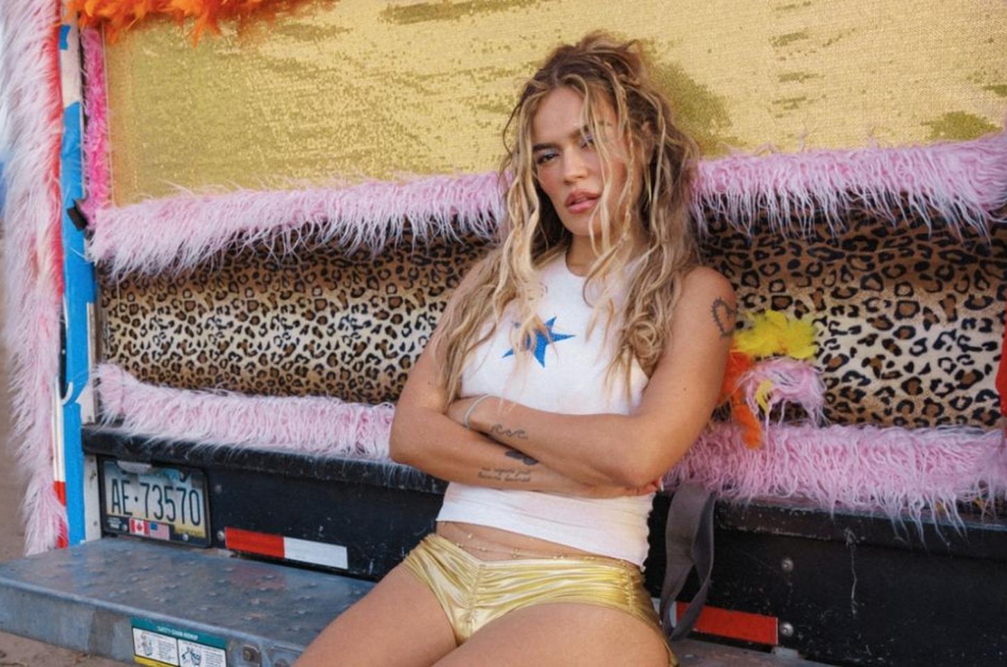 Karol G vende 2 milhões de ingressos em 4 dias e amplia turnê para 63 shows