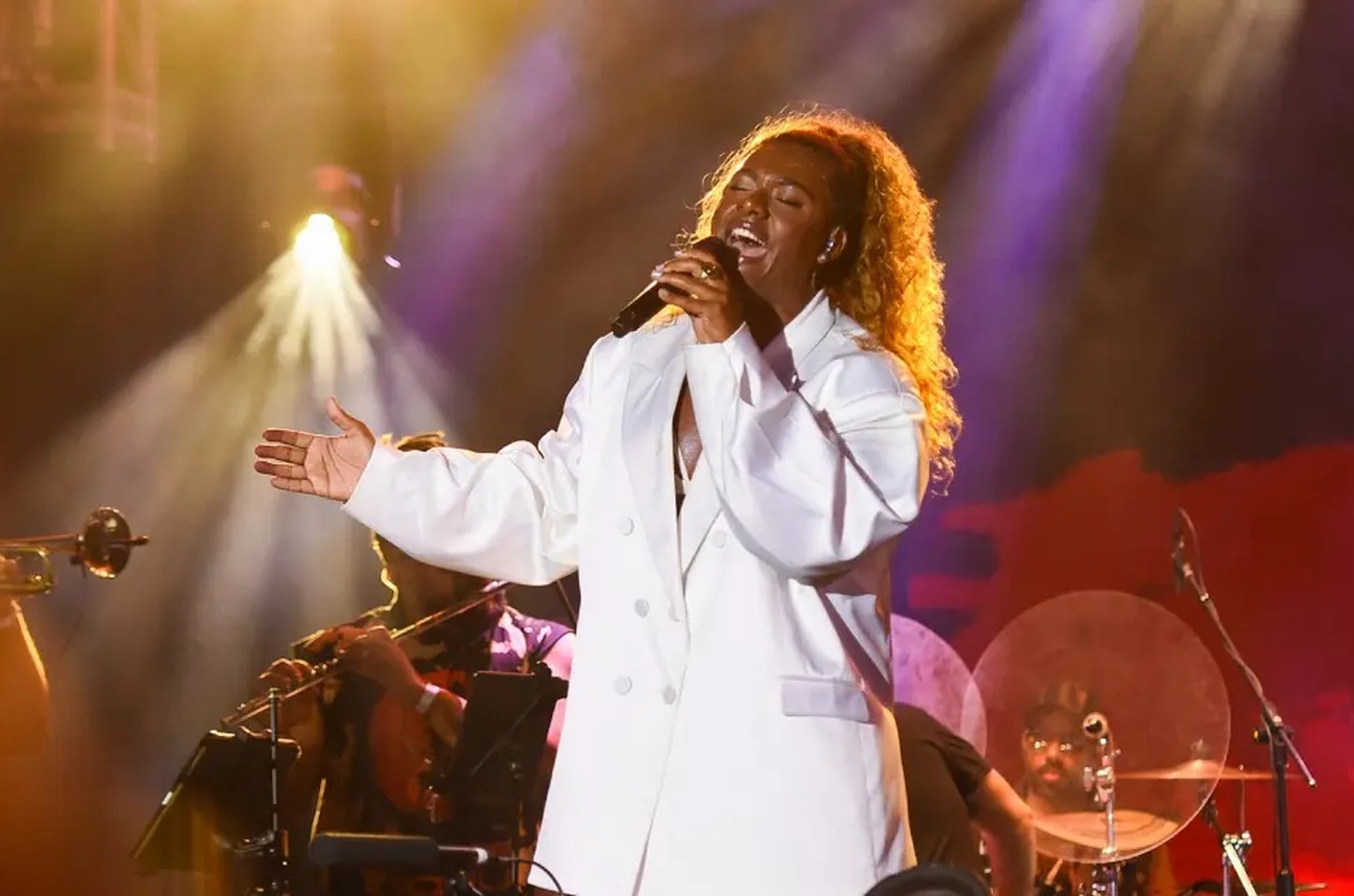 Liniker anuncia fim da turnê 'Caju' com shows grandiosos em 2026
