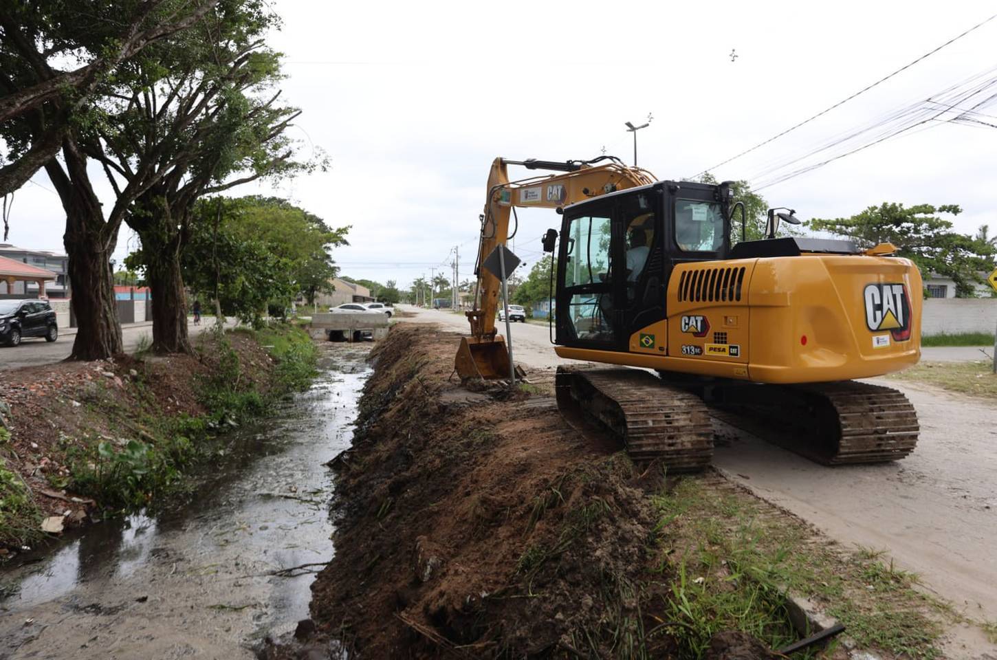 Litoral do Paraná recebe limpeza de canais e reforço na gestão de resíduos