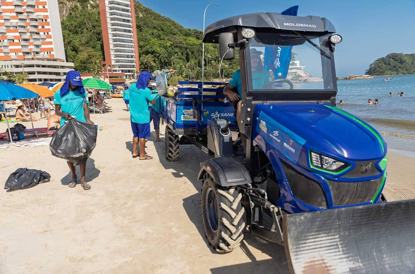 Litoral do Paraná retira 165 toneladas de lixo das praias no verão