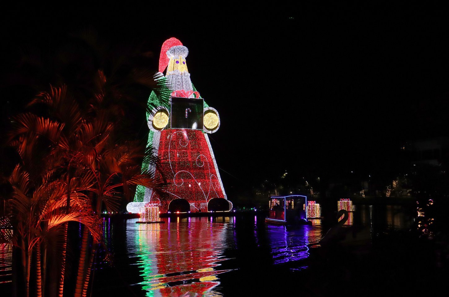 Londrina conquista título de maior Papai Noel do mundo pelo Guinness