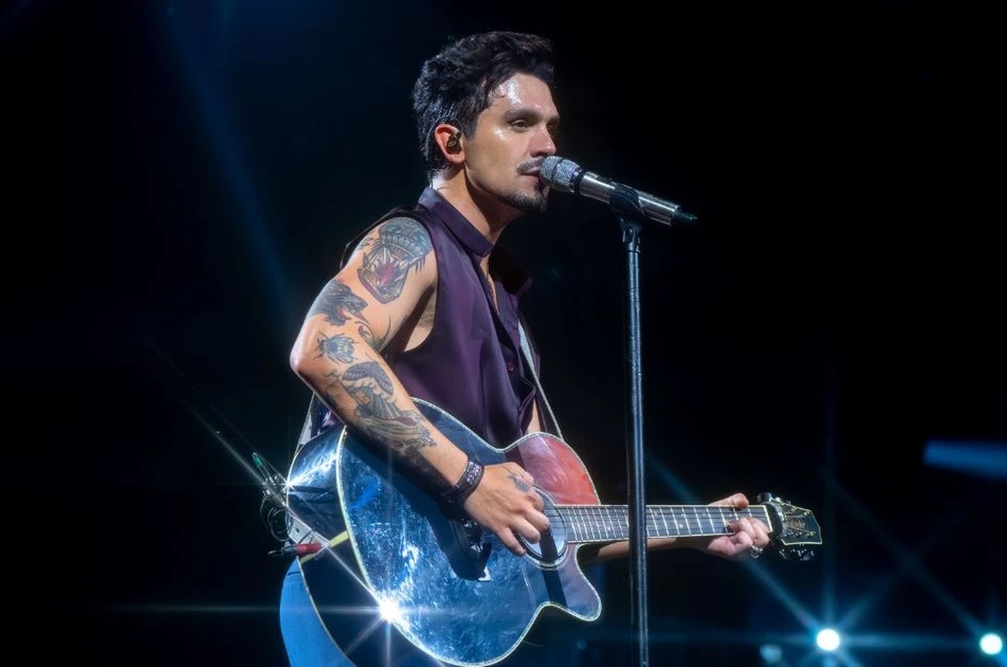 Luan Santana reúne 45 mil pessoas no Rio e anuncia show em Portugal