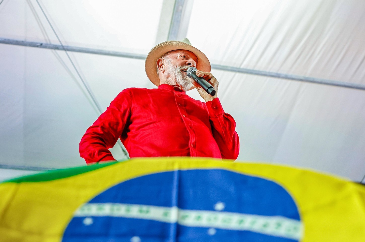 Lula critica unilateralismo e defende reforma da ONU em encontro do MST