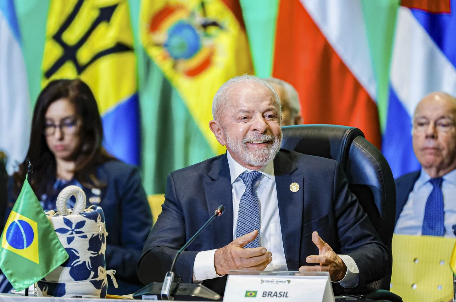 Lula defende controle regional sobre minerais críticos na Celac
