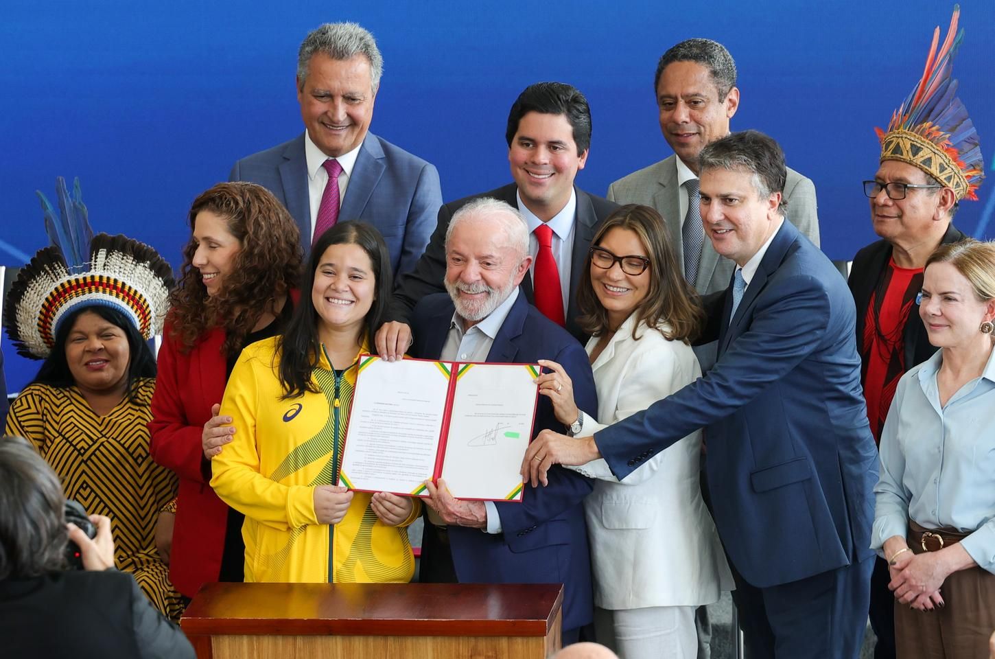 Lula envia ao Congresso projetos para criar universidade indígena e do esporte