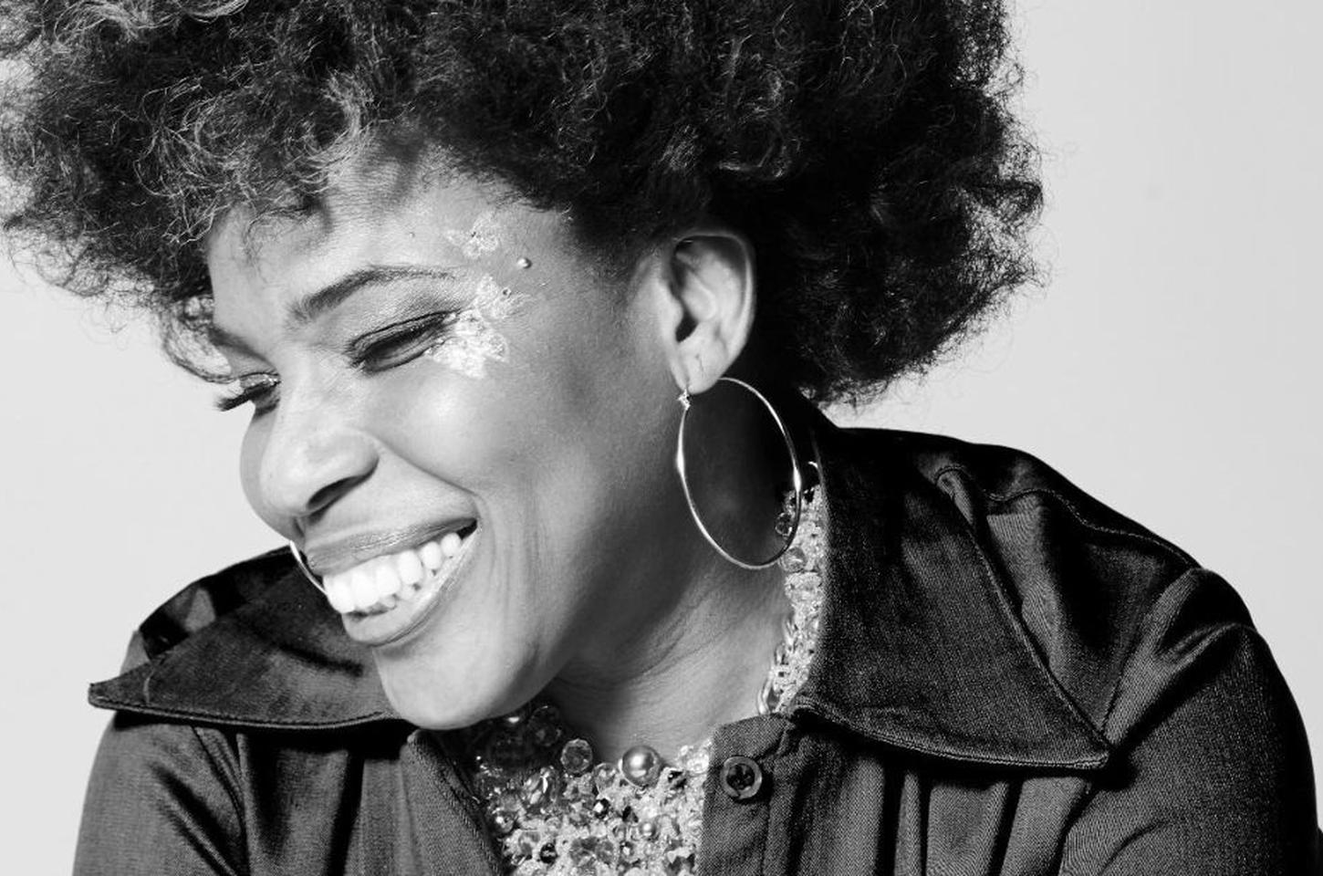 Macy Gray vem ao Brasil em 2026 para turnê especial do álbum 'On How Life Is'