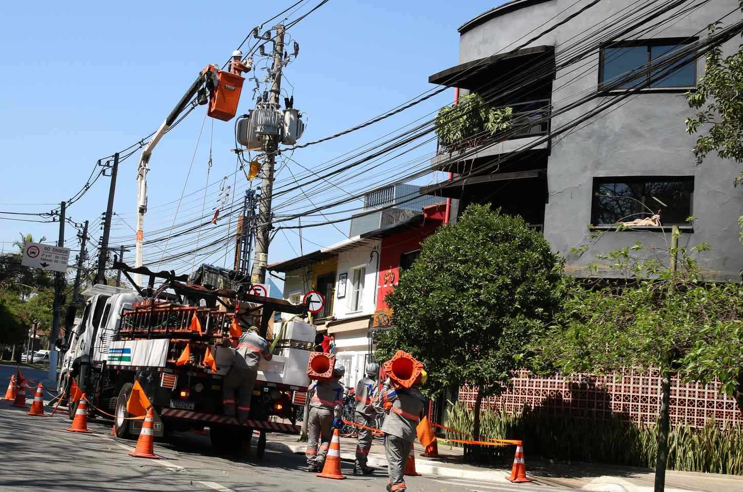 Mais de 400 mil ainda sem luz após ciclone em São Paulo