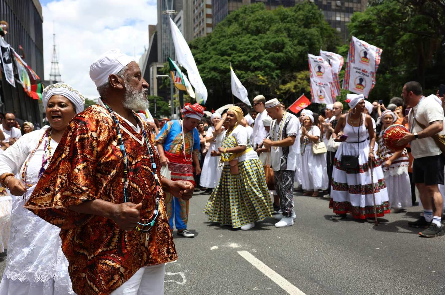 Marcha da Consciência Negra reúne centenas em São Paulo