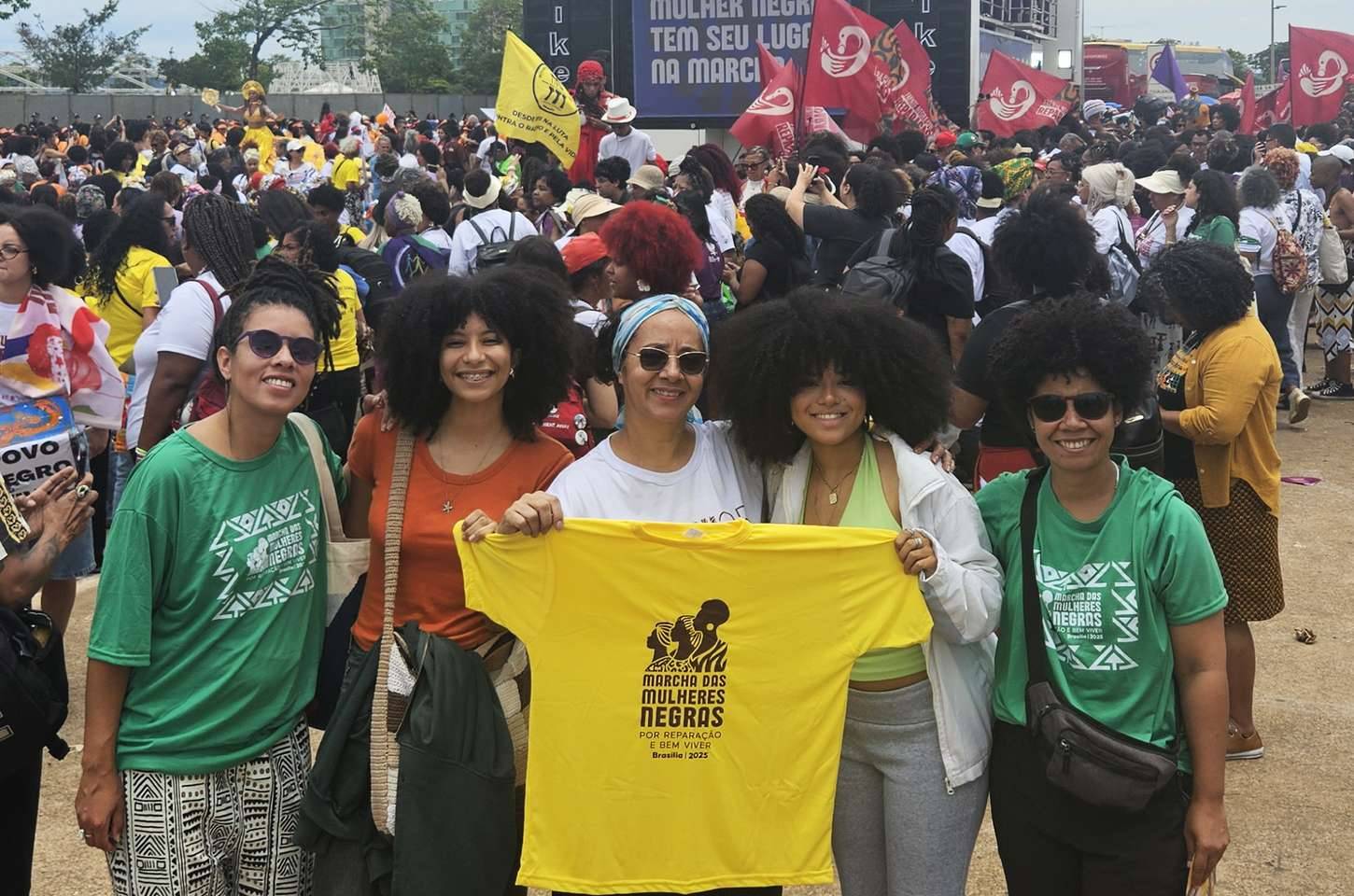 Marcha das mulheres negras reúne 500 mil em Brasília por reparação