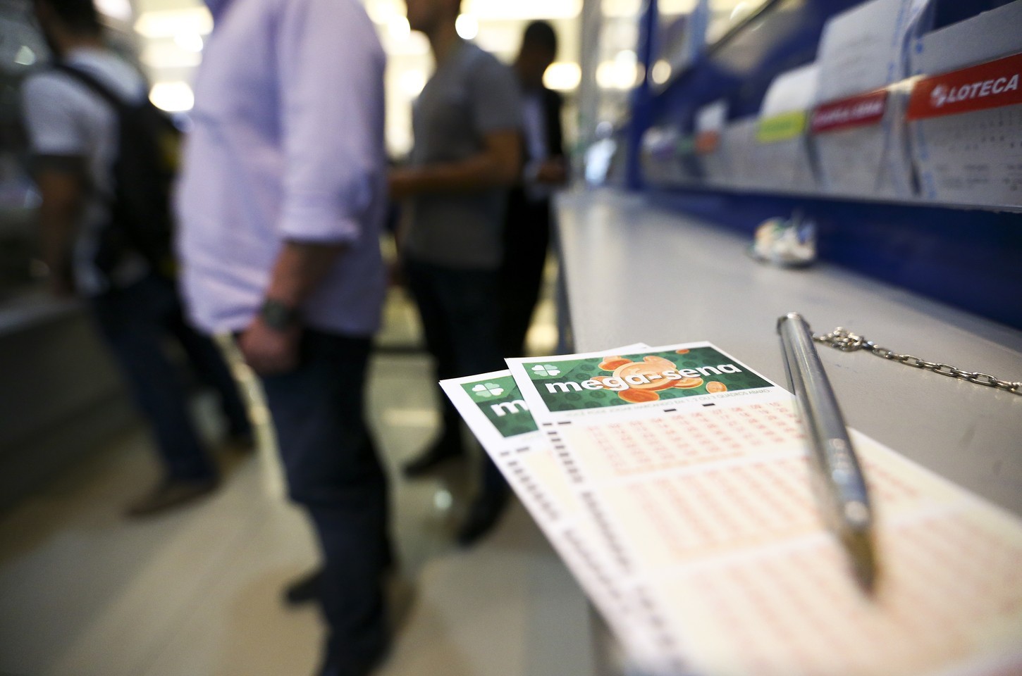 Mega-Sena acumula e prêmio de R$ 102 milhões será sorteado nesta quinta