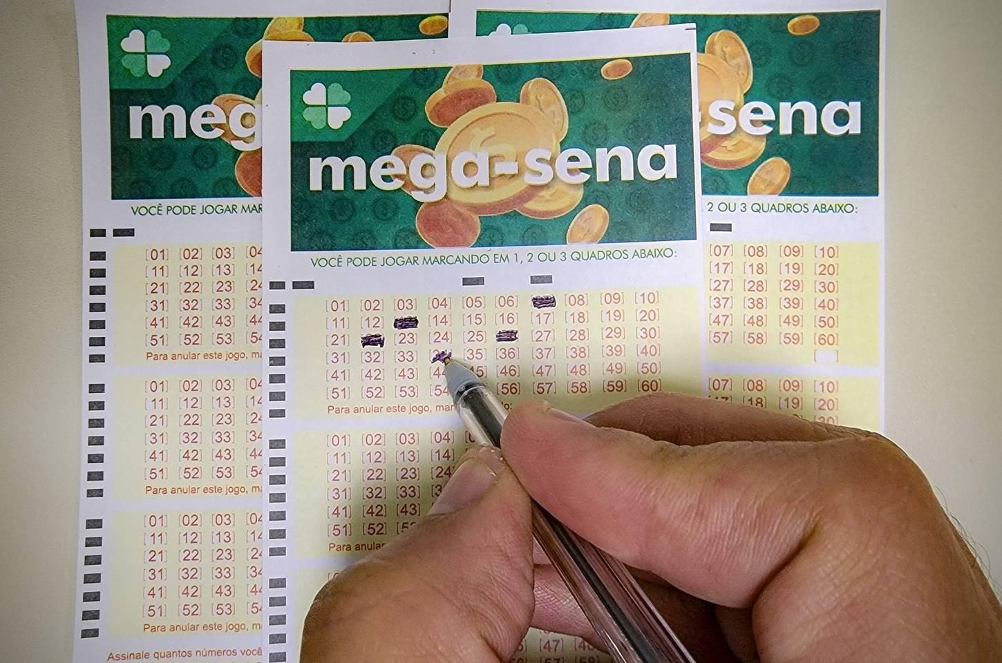 Mega-Sena acumula em R$ 72 milhões e sorteio será nesta quarta