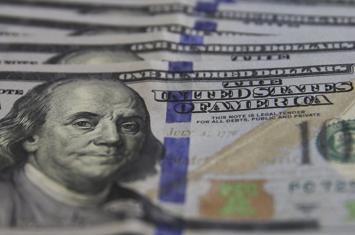 Mercado financeiro tem dia turbulento com dólar acima de R$ 5,30