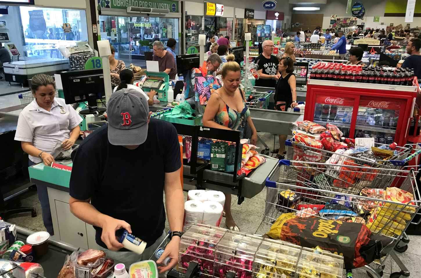 Mercado mantém previsões para economia e inflação em 2026