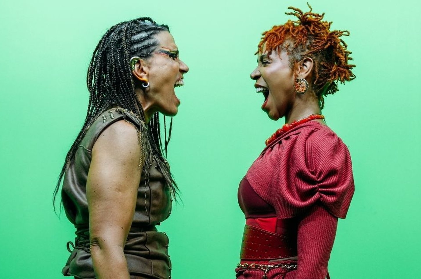 Michelle Abulança e Karol Conká lançam single "Qual é" em parceria inédita