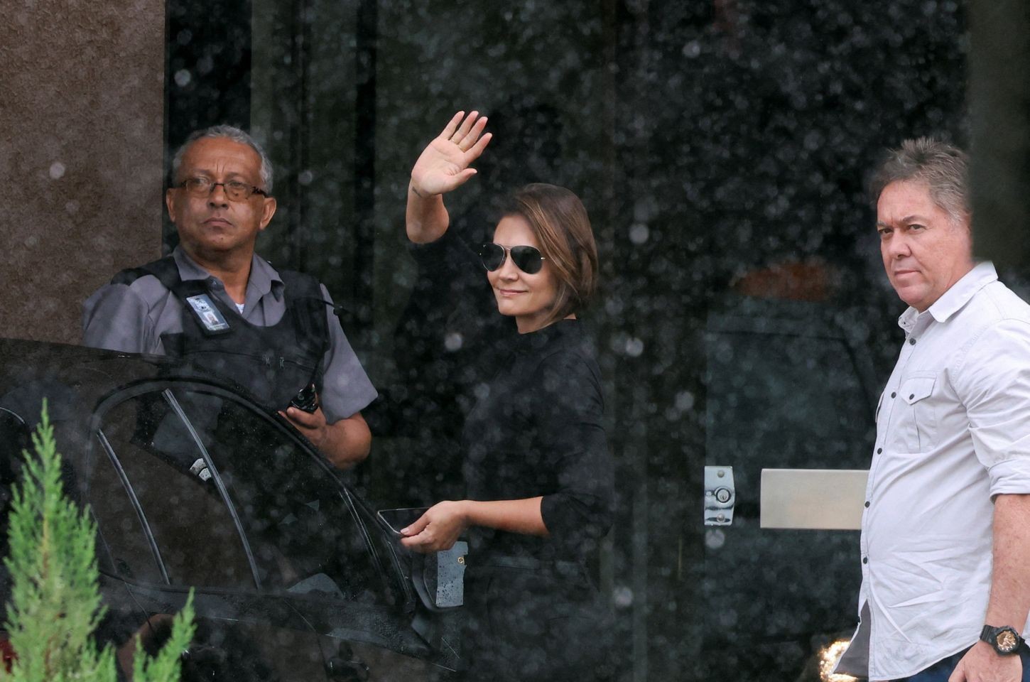 Michelle Bolsonaro visita ex-presidente na prisão da PF no DF