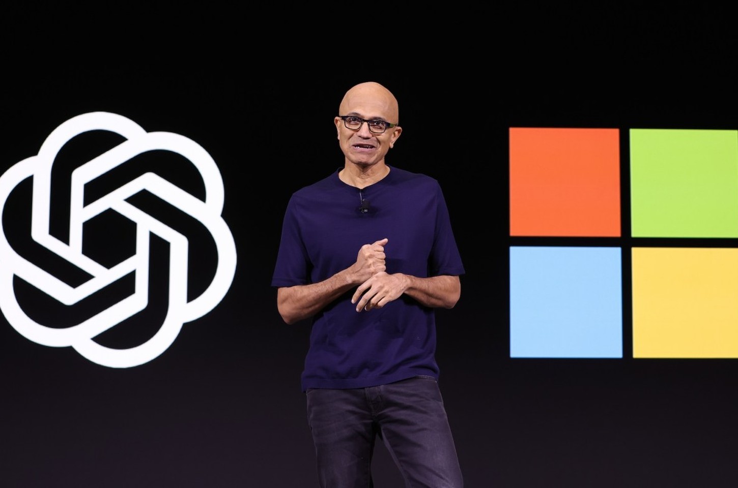 Microsoft lucra US$ 7,6 bi com OpenAI e investe pesado em IA