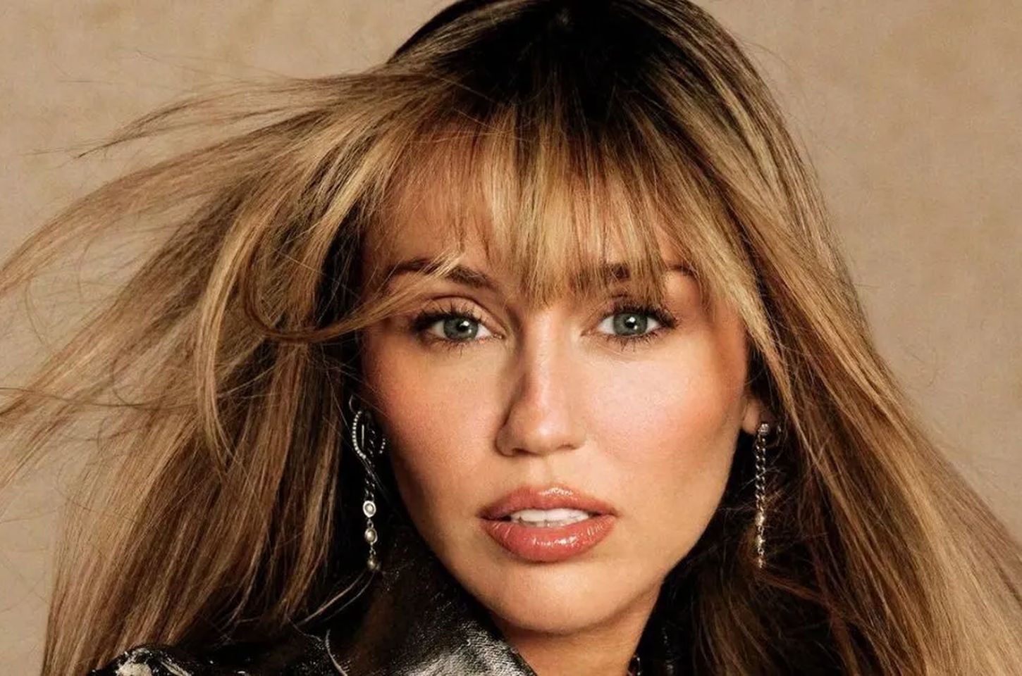 Miley Cyrus ganha estrela na Calçada da Fama em 22 de maio