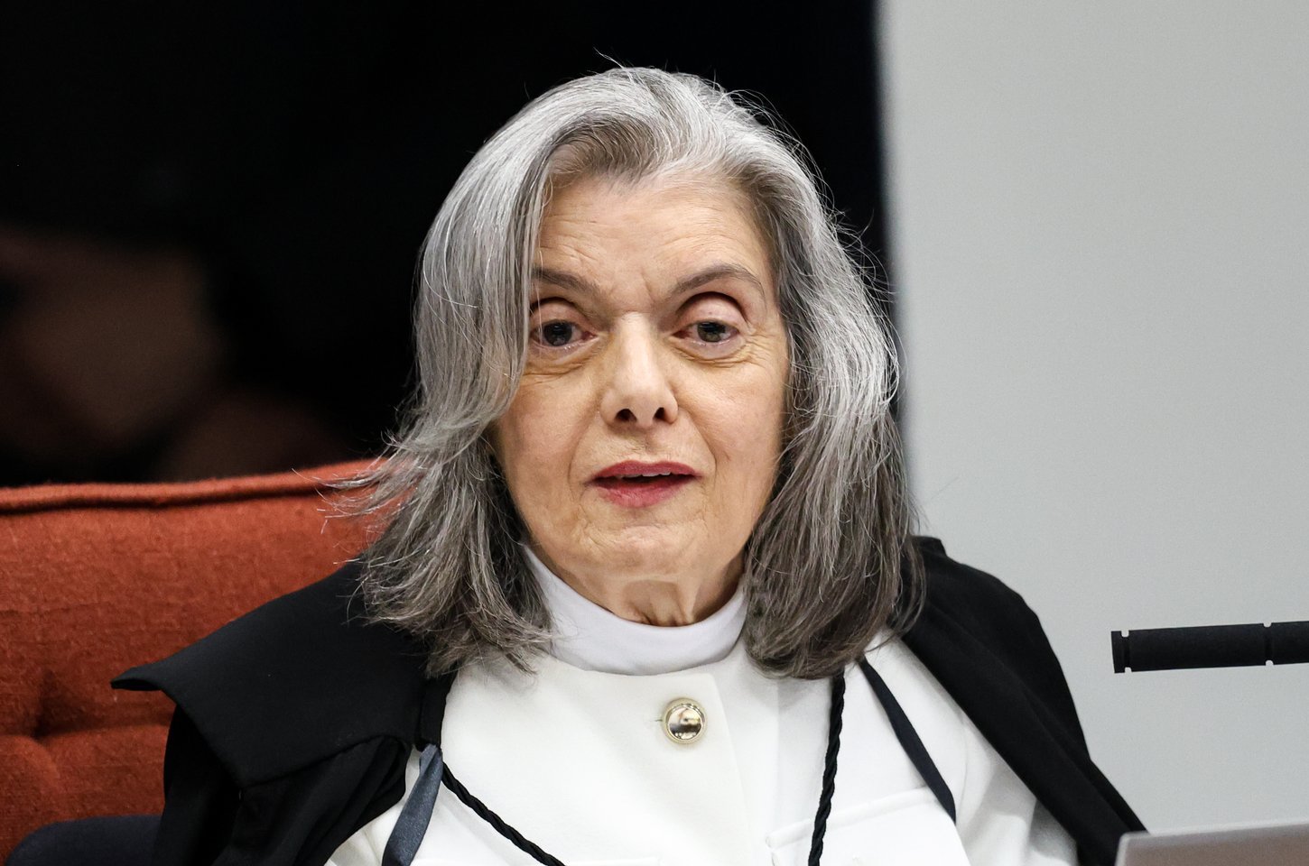 Ministra do STF reconhece crise grave de confiança no Judiciário