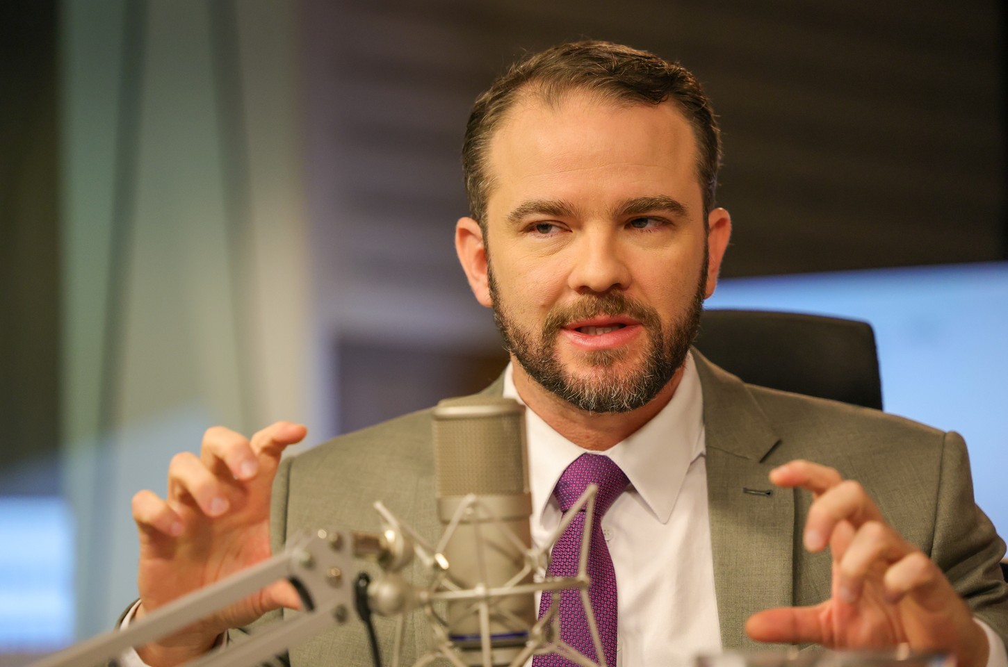 Ministro Dario Durigan defende redução da jornada 6x1 sem cortes salariais