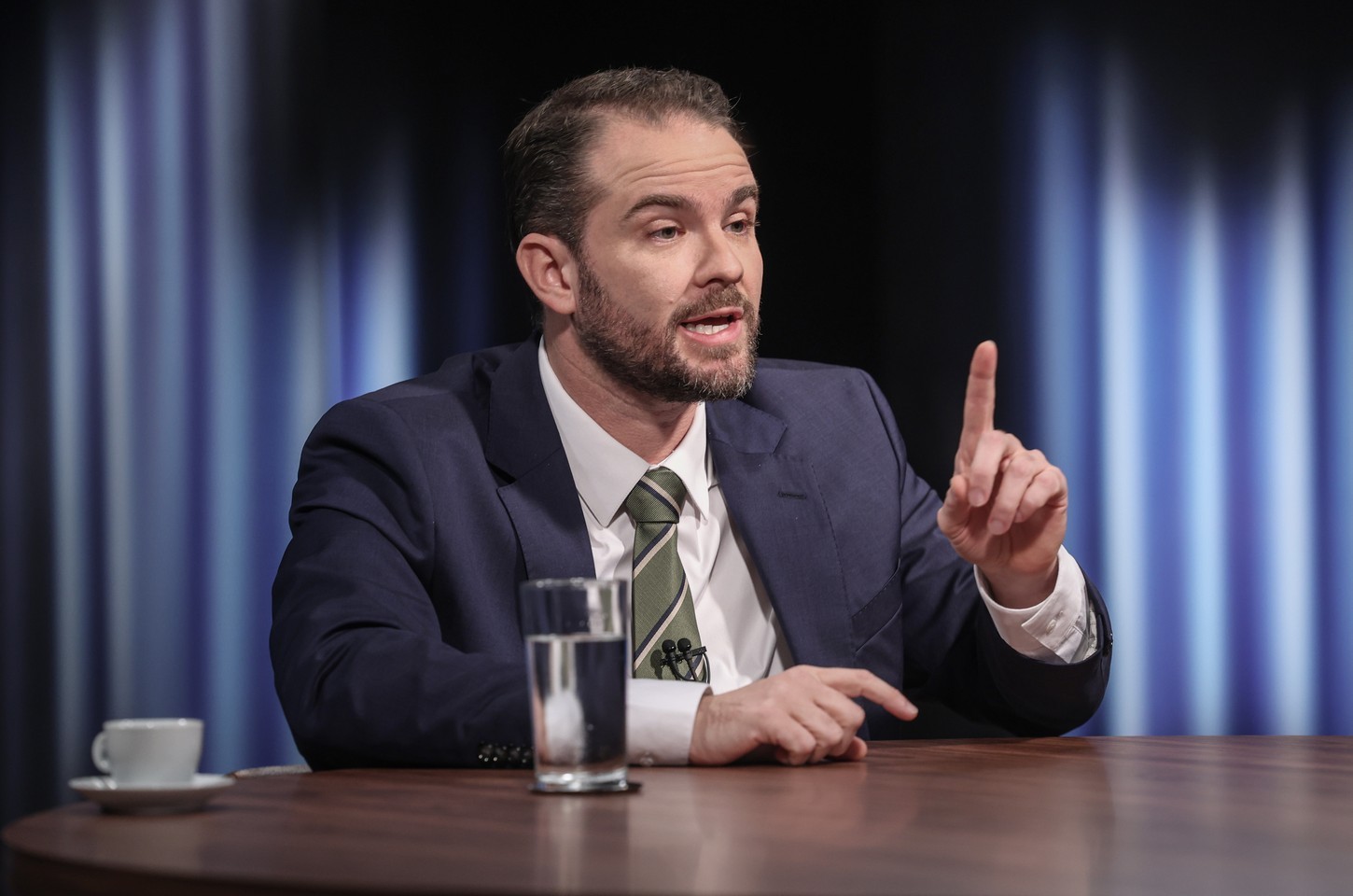 Ministro defende regulamentação da IA com base em níveis de risco