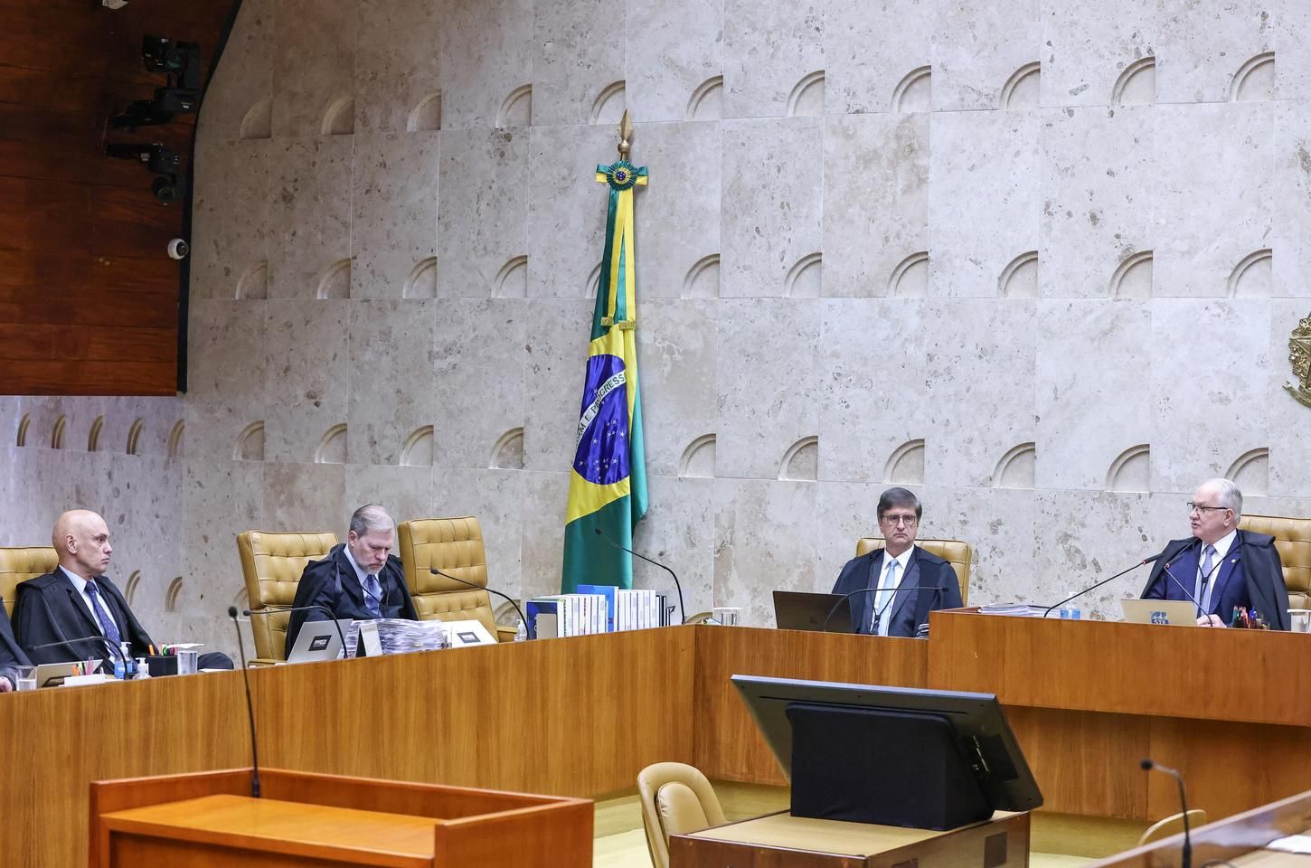 Ministro Dino defende papel insubstituível do STF na proteção de direitos