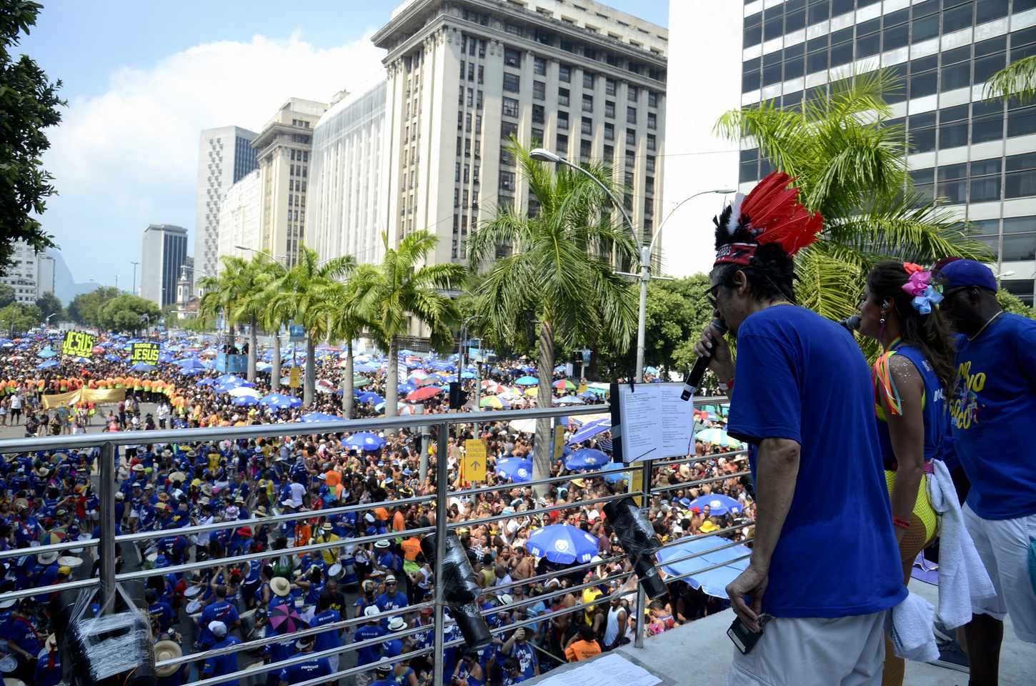 Monobloco encerra carnaval do Rio com repertório eclético e folia no centro