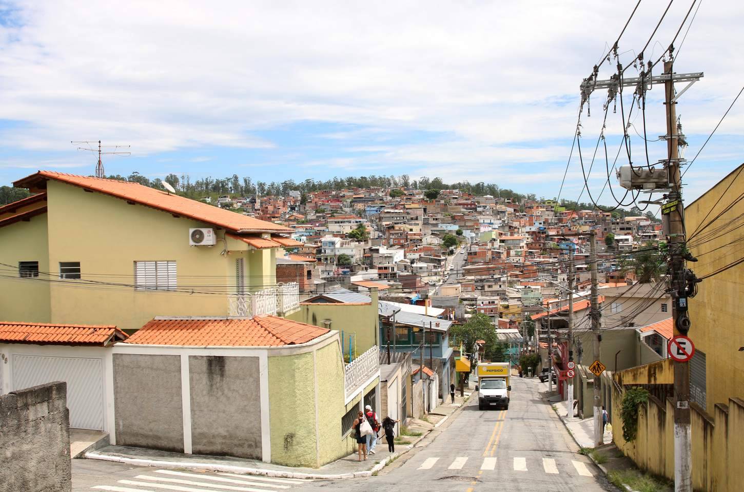 Moradores de Perus são excluídos de audiência sobre incinerador de lixo