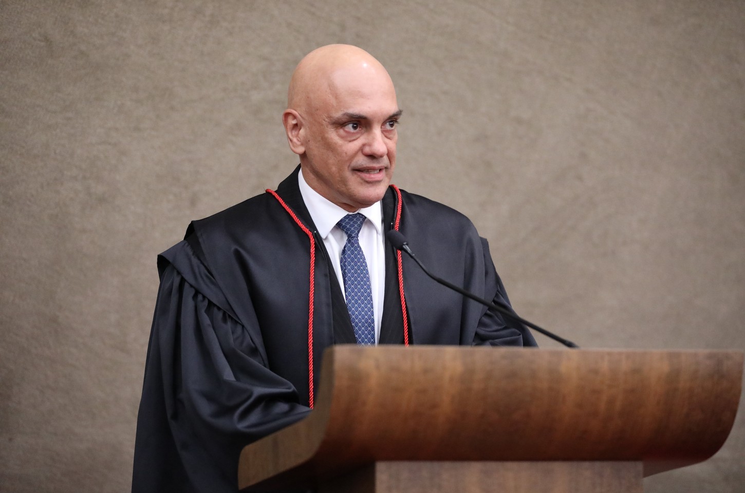Moraes abre inquérito para apurar vazamento de dados fiscais de ministros do STF