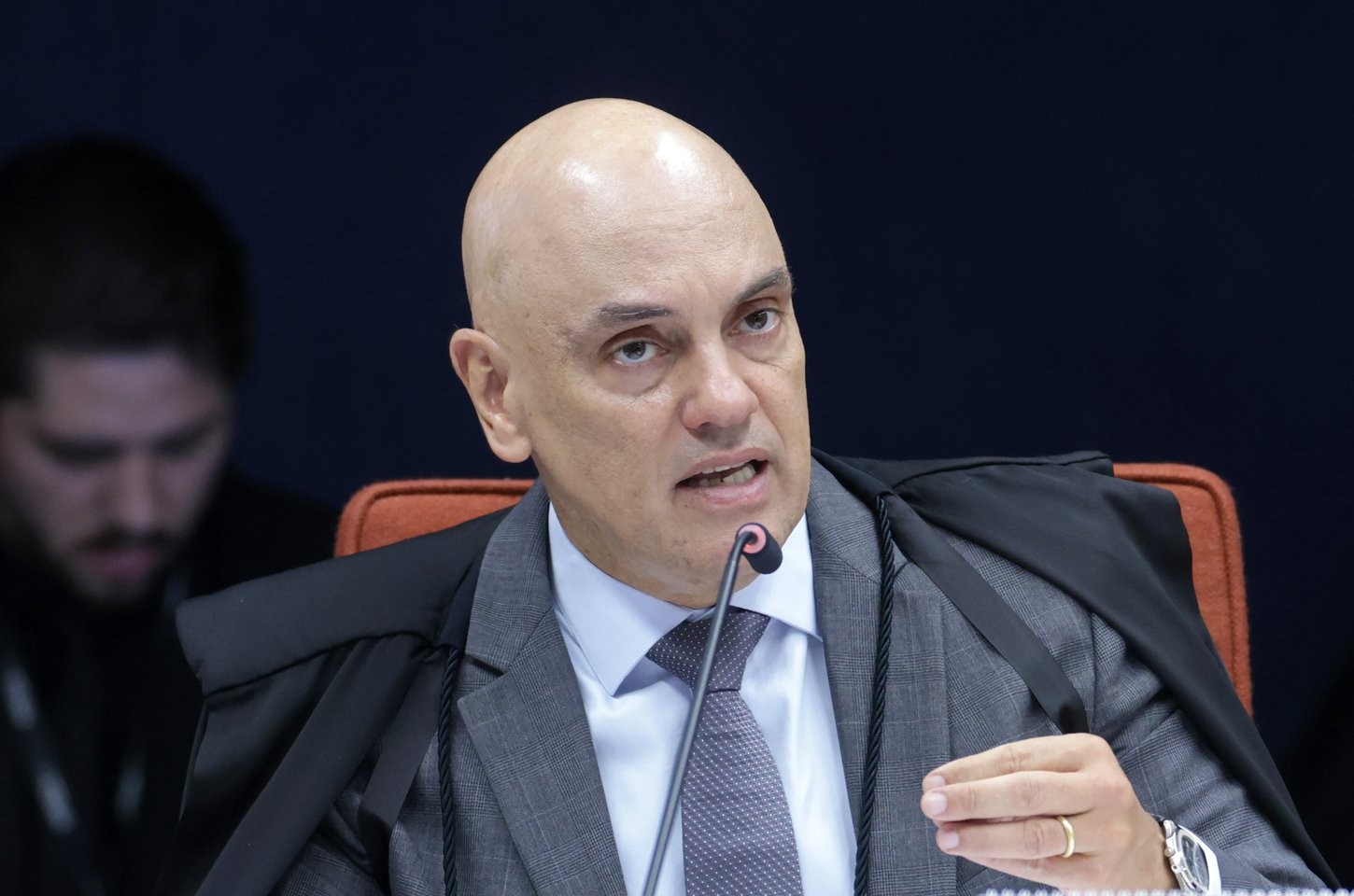 Moraes autoriza PF a interrogar Bolsonaro sobre documentos do Alvorada