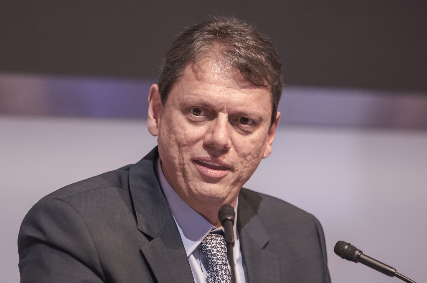 Moraes autoriza Tarcísio a visitar Bolsonaro na Papudinha