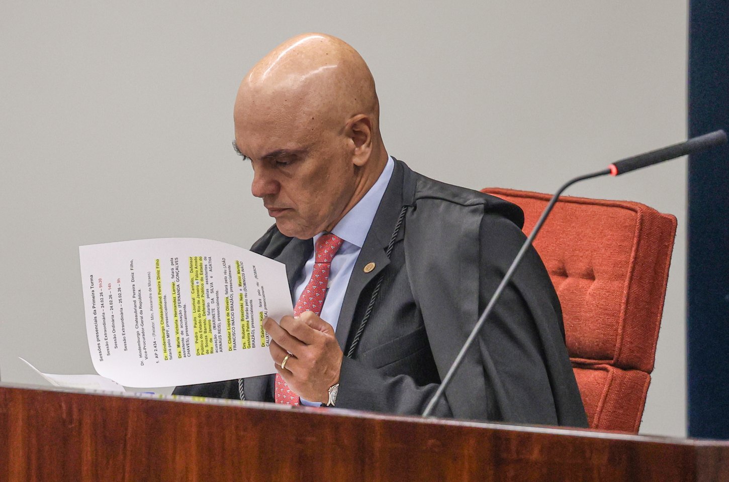 Moraes cobra do governo providências para extraditar Carla Zambelli da Itália