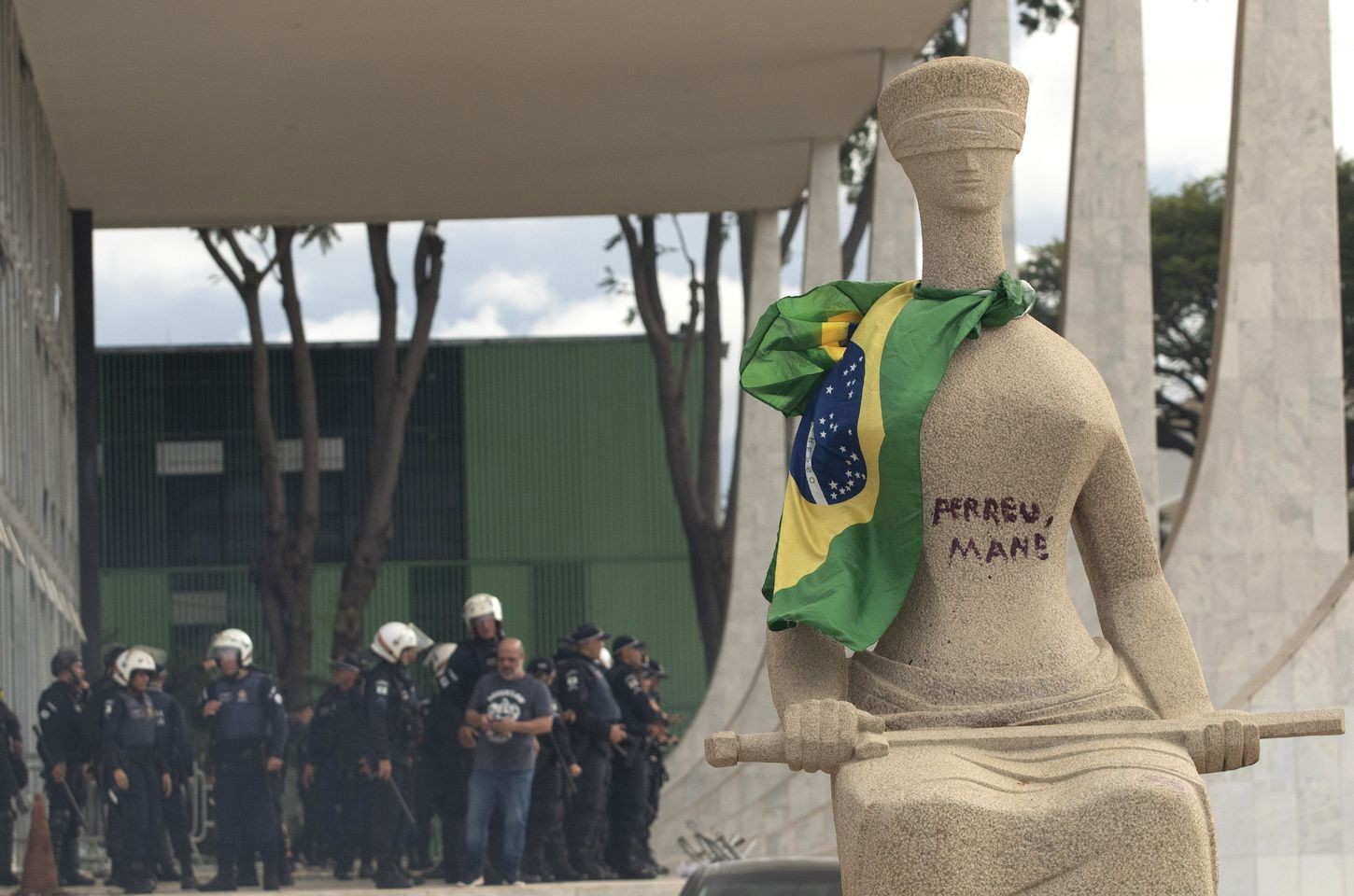 Moraes nega benefício imediato da Lei da Dosimetria a Débora do Batom