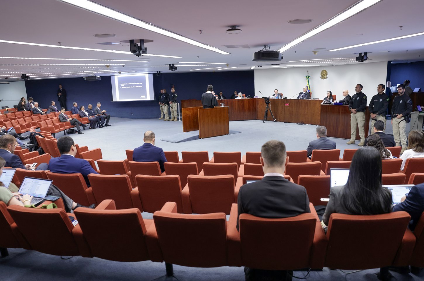 Moraes vota contra recursos de condenados por tentativa de golpe no STF