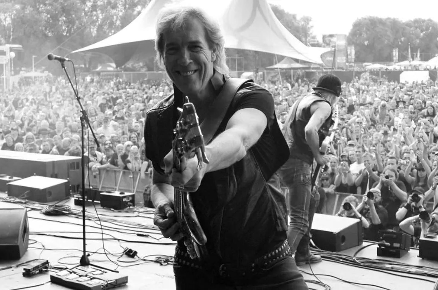 Morre Francis Buchholz, baixista lendário da banda Scorpions