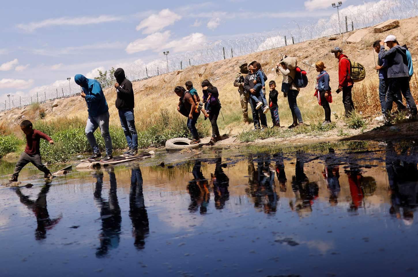 Mortes em rotas migratórias caem, mas dados são subestimados, alerta OIM