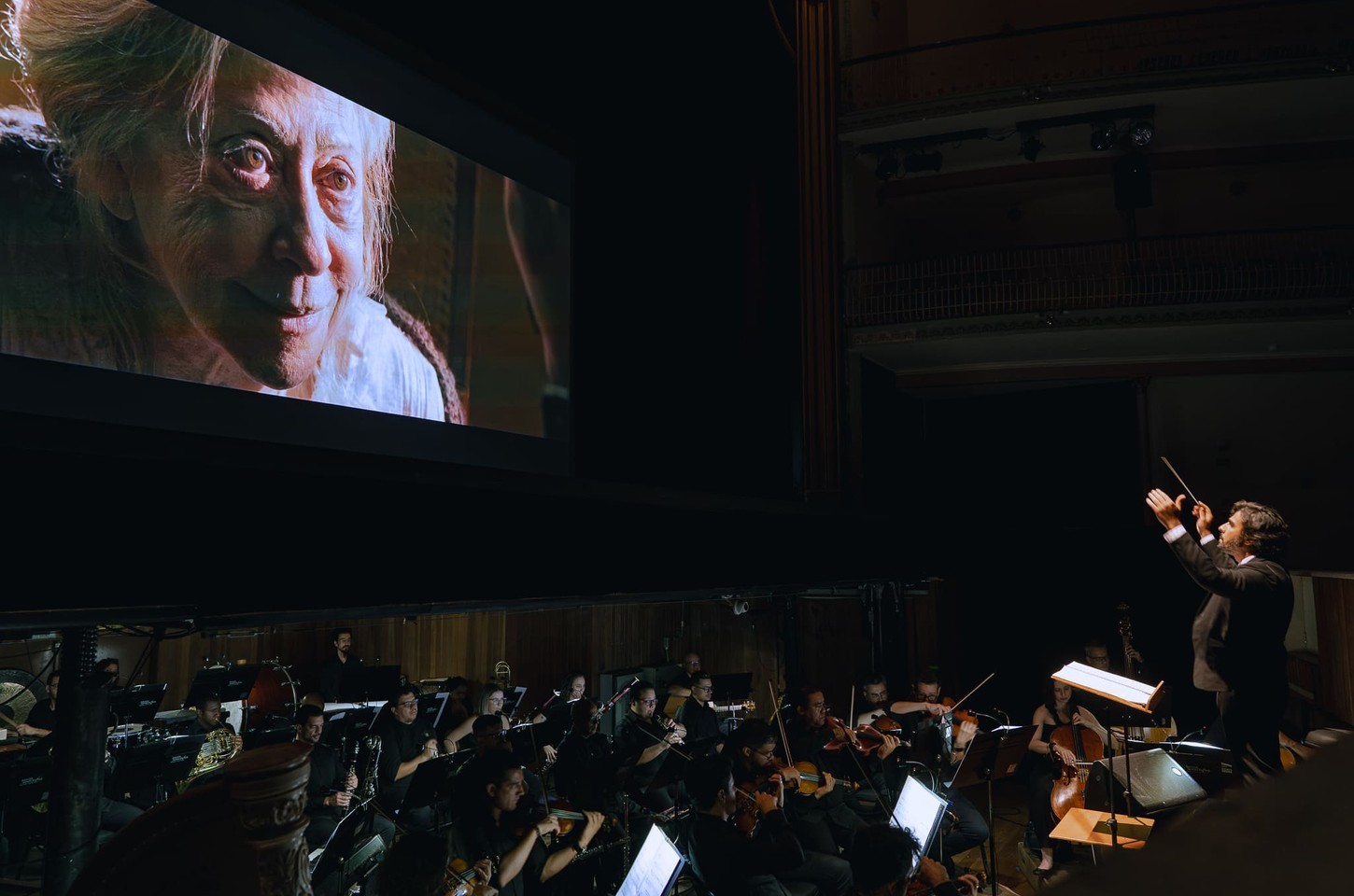 Mostra une cinema clássico e música ao vivo no Theatro São Pedro