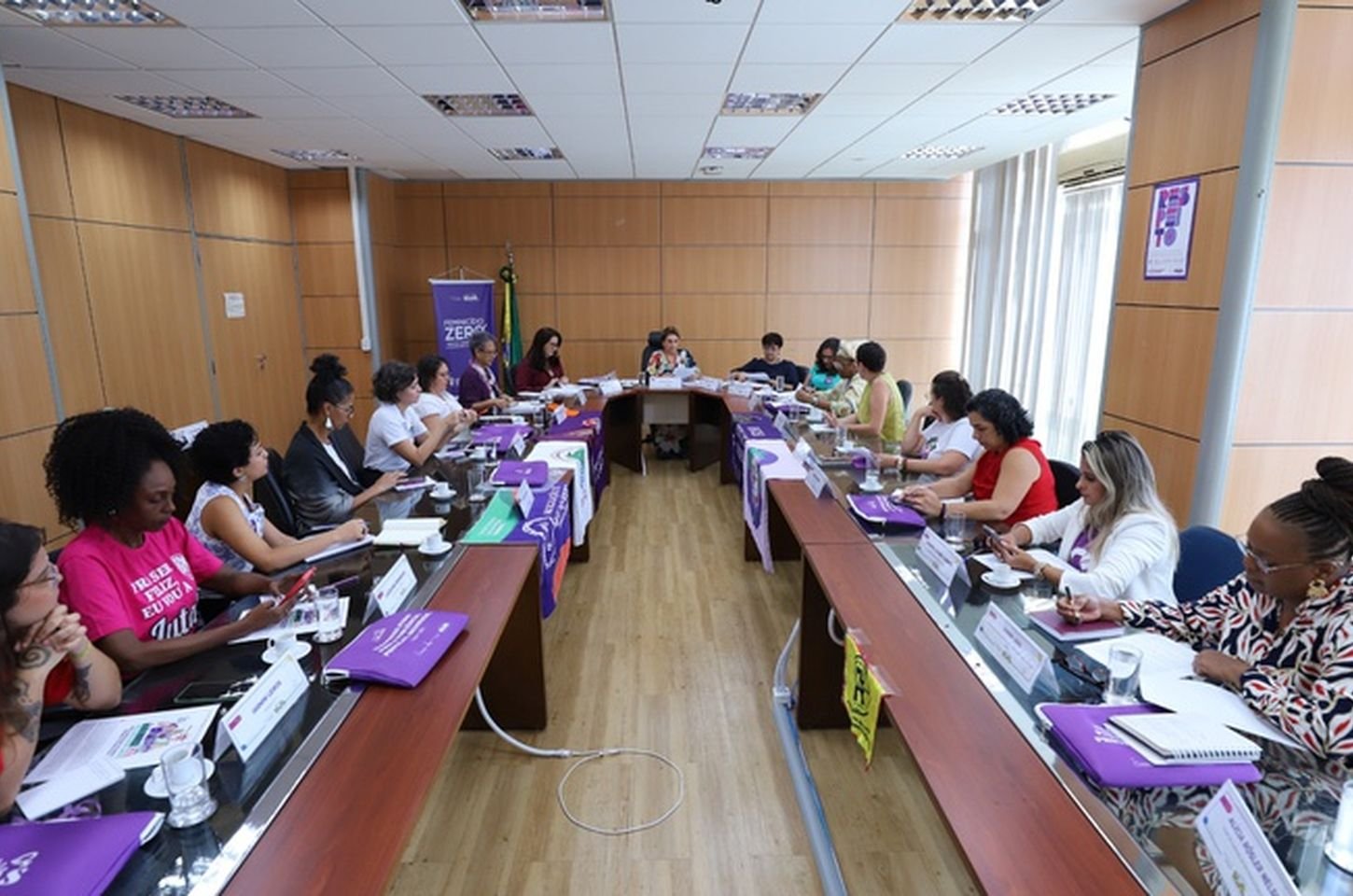 Movimentos feministas entregam manifesto com pautas para o 8 de março