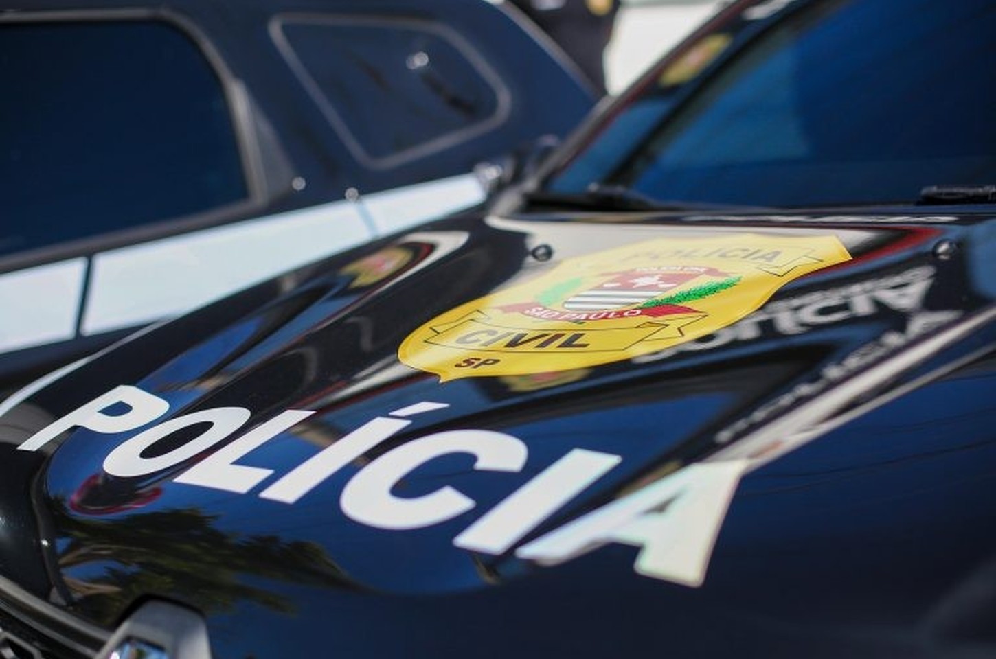 Mulher é presa com peças de motos furtadas usando cadeirinhas de bebê como disfarce
