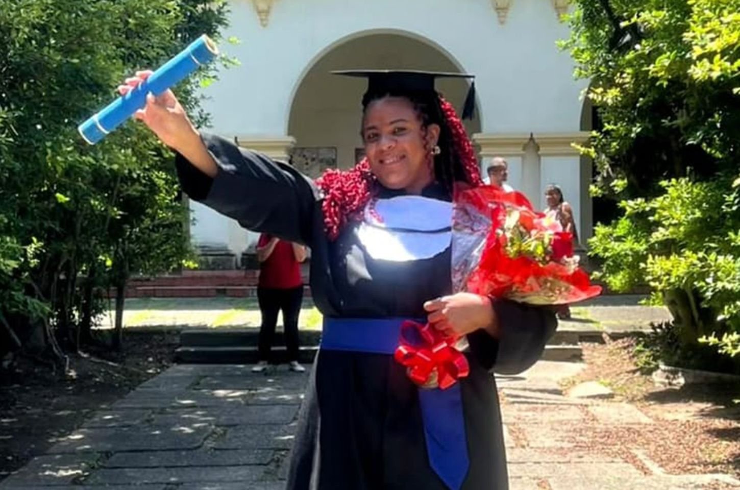 Mulher trans retoma estudos após 25 anos e é aprovada na UFRRJ