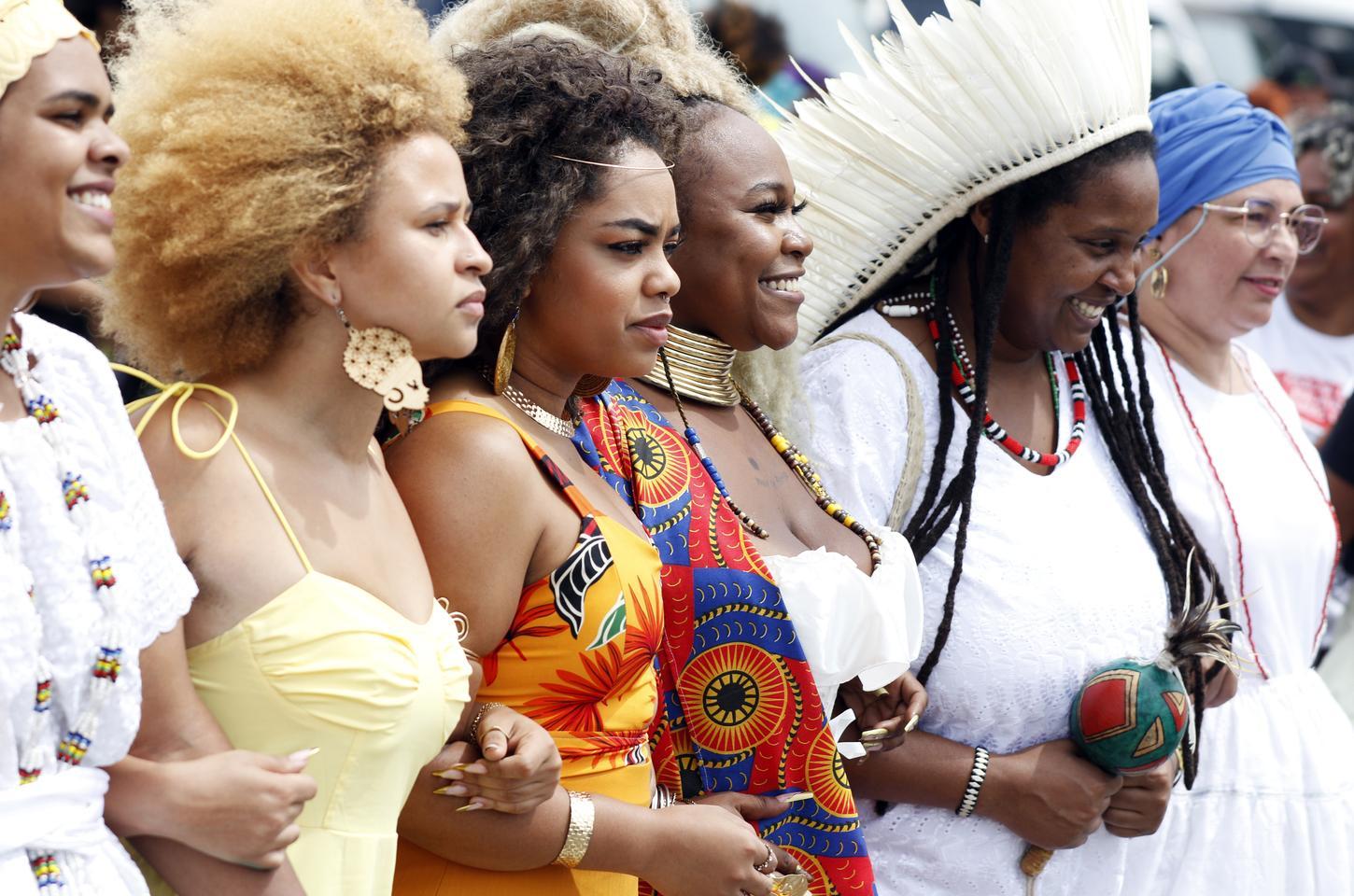 Mulheres negras da América Latina se unem em marcha histórica em Brasília
