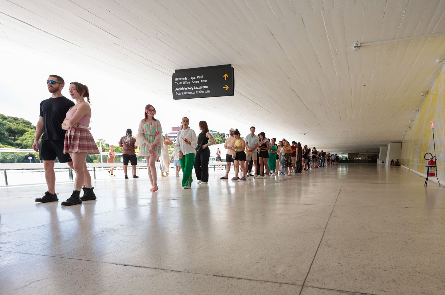 Museu Oscar Niemeyer atrai multidão em primeira quarta gratuita do ano
