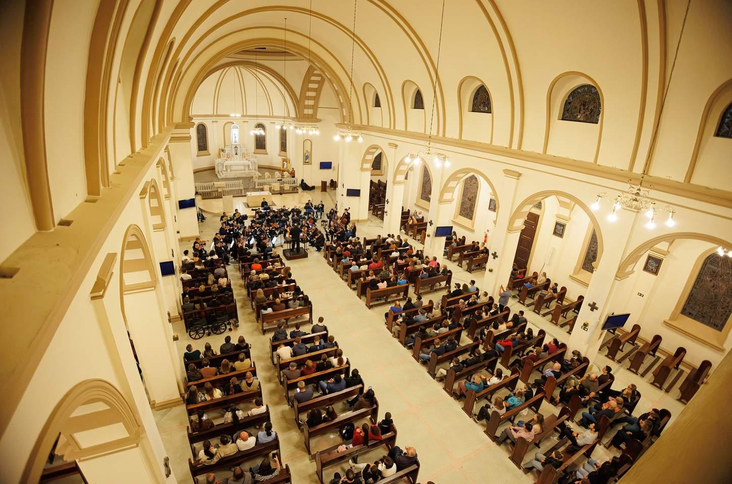 Música clássica emociona público na Lapa com concerto da Orquestra Sinfônica