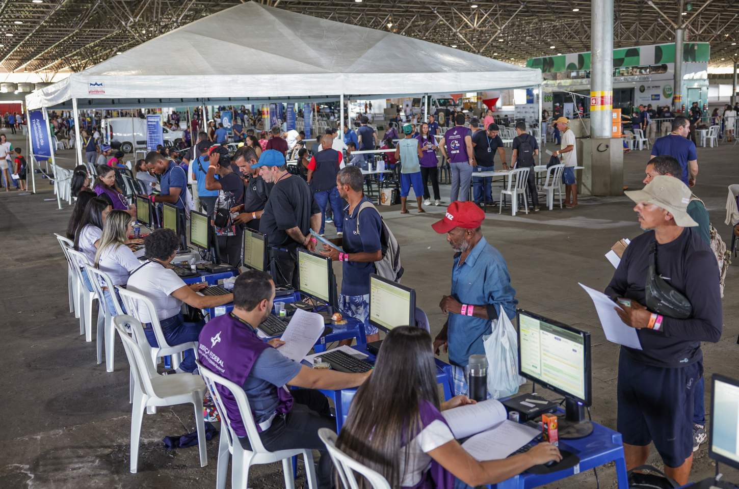 Mutirão em Brasília oferece documentos e serviços à população em situação de rua