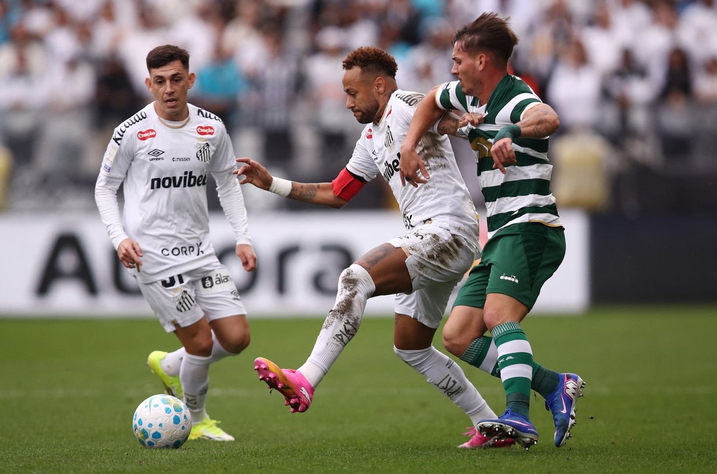 Neymar apaga e Coritiba atropela Santos por 3 a 0 na Neo Química Arena