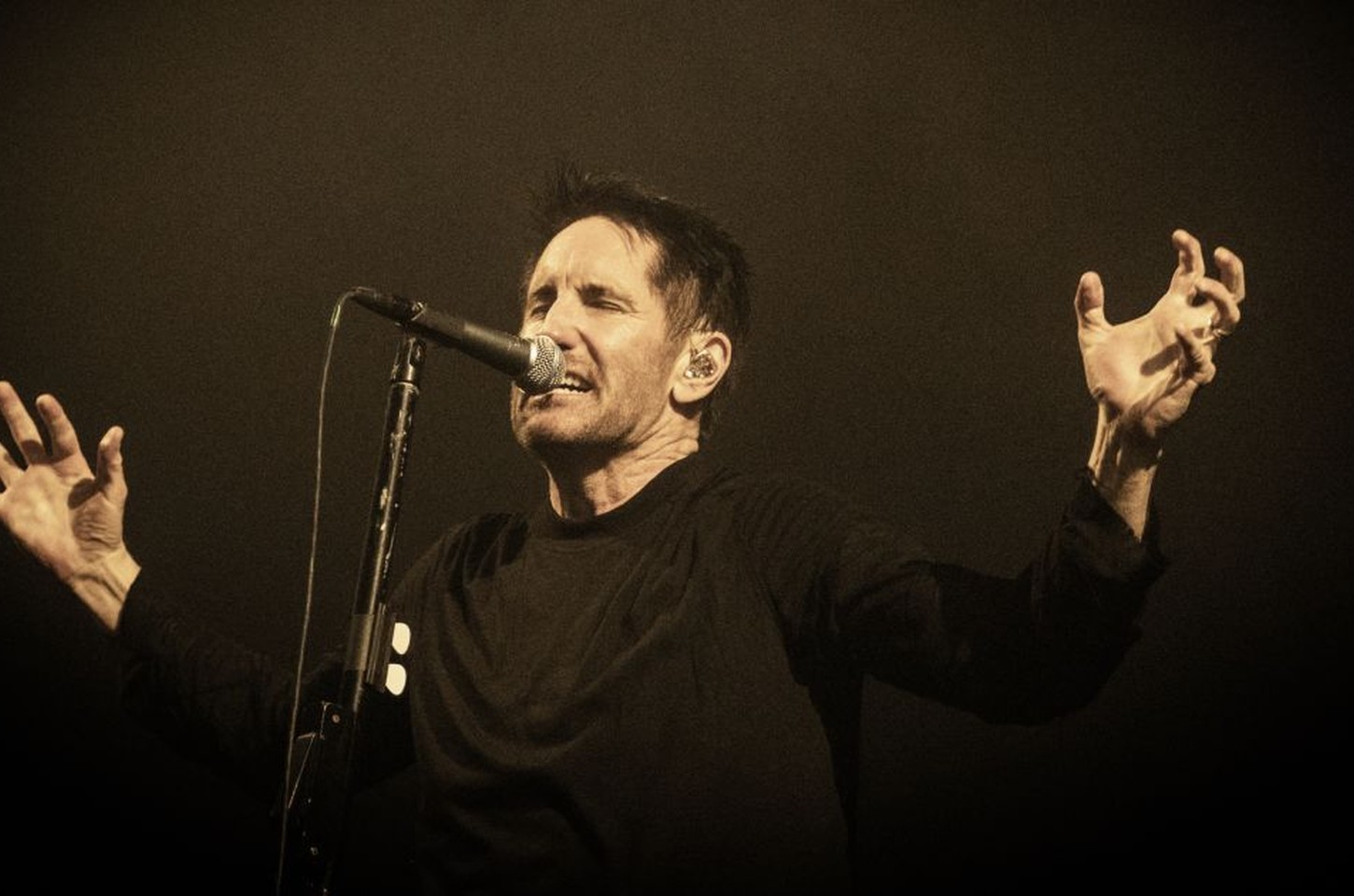 Nine Inch Noize: NIN e Boys Noize lançam álbum colaborativo explosivo